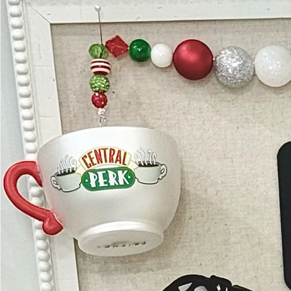 Central Perk Large Bead Christmas Garland Red White